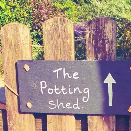 The Potting Shed Near Tenby, 100" Projector, Four Poster Bed, On-Site Hot Tub Access Via Spa Pack, Breakfast Bagian luar foto